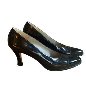 Vintage Salvatore Ferragamo cap toe pumps Size 9 AAAA / 9 Narrow